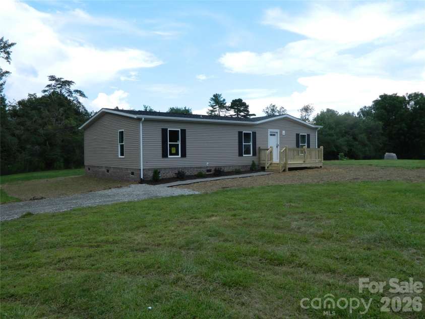 3944 Hollywood Ridge Road, Lenoir, NC 28645.  MLS# CAR4403035, YatesRealty ID 41483. 