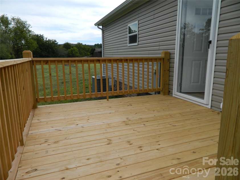 3944 Hollywood Ridge Road, Lenoir, NC 28645.  MLS# CAR4403035, YatesRealty ID 41483. 