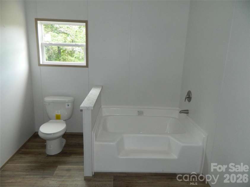 3944 Hollywood Ridge Road, Lenoir, NC 28645.  MLS# CAR4403035, YatesRealty ID 41483. Primary Bath