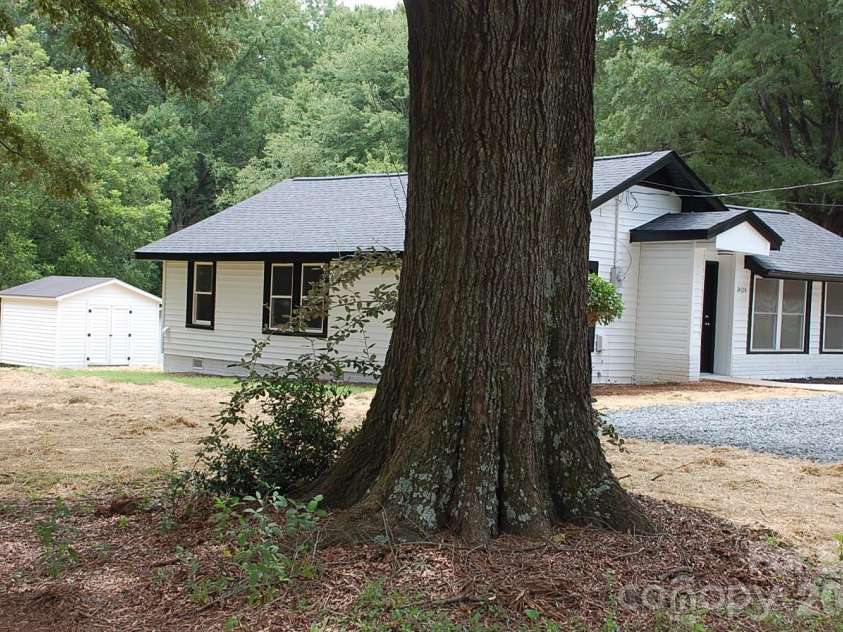 24674 Saint Martin Road, Albemarle, NC 28001.  MLS# CAR4411700, YatesRealty ID 41485. 