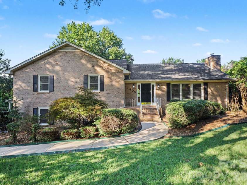 105 Windsong Court, Gastonia, NC 28056.  MLS# CAR4409815, YatesRealty ID 41486. 