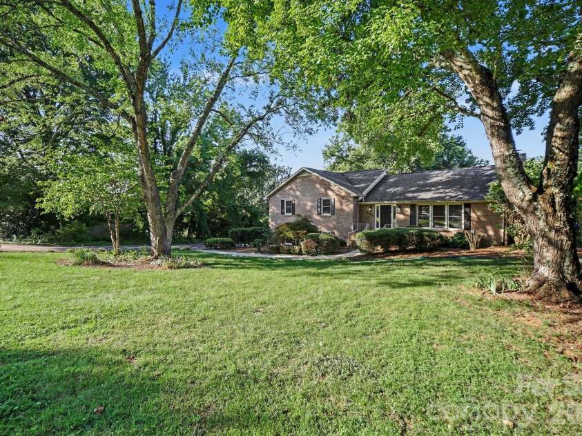 105 Windsong Court, Gastonia, NC 28056.  MLS# CAR4409815, YatesRealty ID 41486. 