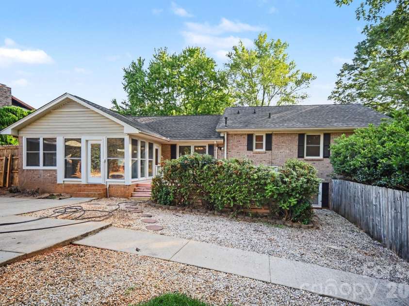 105 Windsong Court, Gastonia, NC 28056.  MLS# CAR4409815, YatesRealty ID 41486. 
