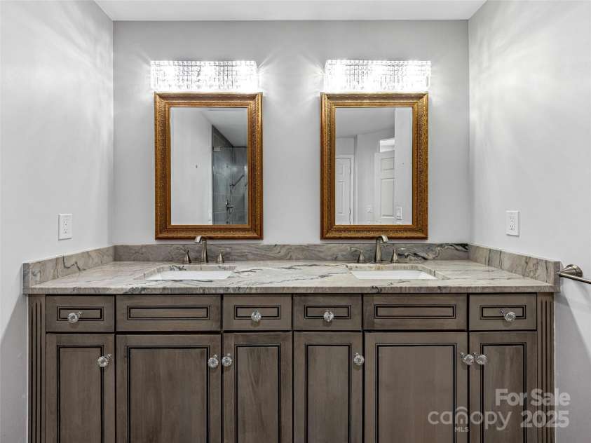 140 Overlook Drive, Flat Rock, NC 28731.  MLS# CAR4233590, YatesRealty ID 4149. 