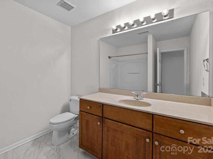 471 Doughton Lane, Charlotte, NC 28217.  MLS# CAR4225949, YatesRealty ID 4149. 2nd Primary Bath