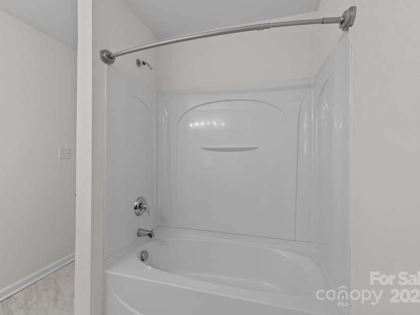 471 Doughton Lane, Charlotte, NC 28217.  MLS# CAR4225949, YatesRealty ID 4149. 2nd Primary Bath/Shower