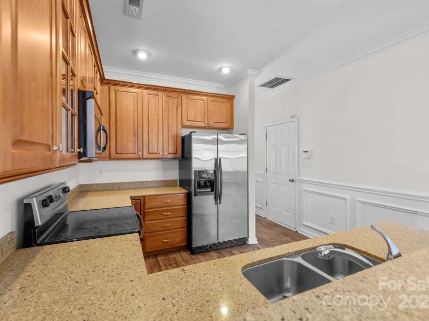 471 Doughton Lane, Charlotte, NC 28217.  MLS# CAR4225949, YatesRealty ID 4149. 