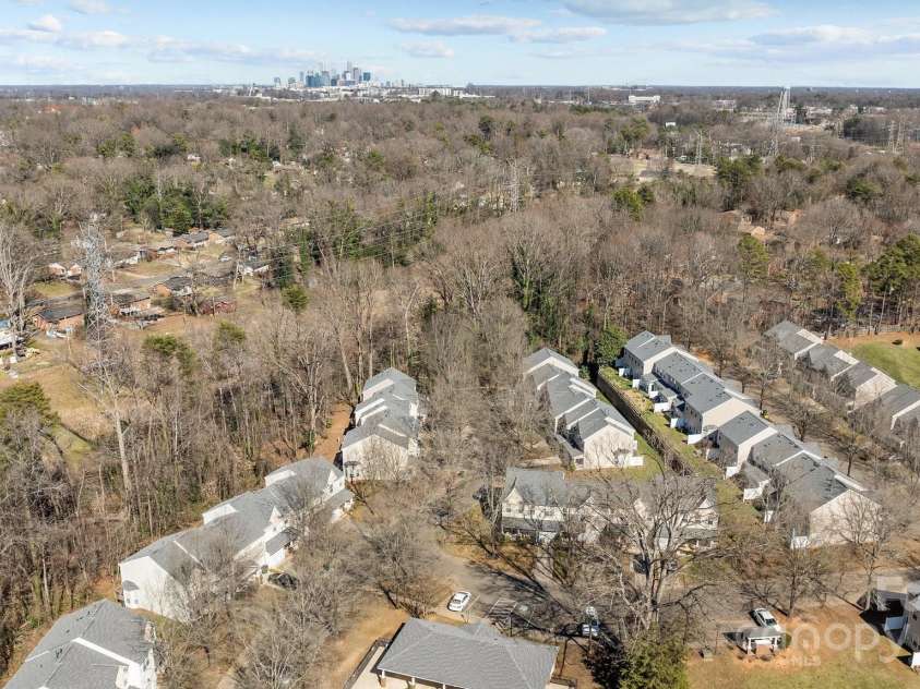 471 Doughton Lane, Charlotte, NC 28217.  MLS# CAR4225949, YatesRealty ID 4149. Convenient to Uptown Charlotte.