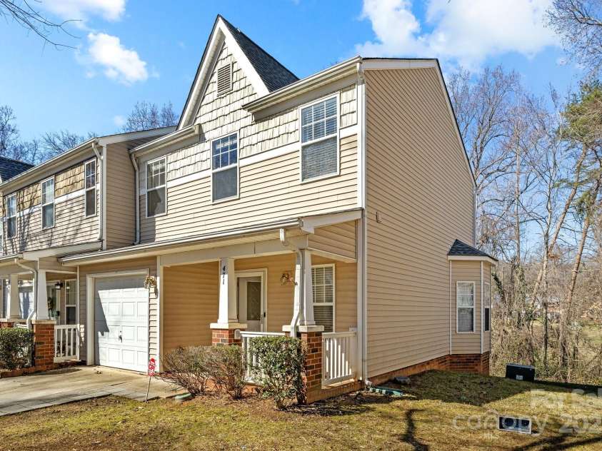 471 Doughton Lane, Charlotte, NC 28217.  MLS# CAR4225949, YatesRealty ID 4149. End Unit