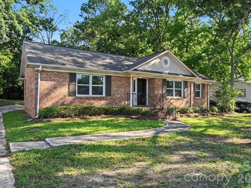 6915 Idlewild Road, Charlotte, NC 28212.  MLS# CAR4411027, YatesRealty ID 41490. 