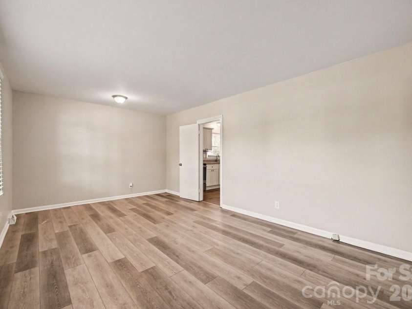 6915 Idlewild Road, Charlotte, NC 28212.  MLS# CAR4411027, YatesRealty ID 41490. 