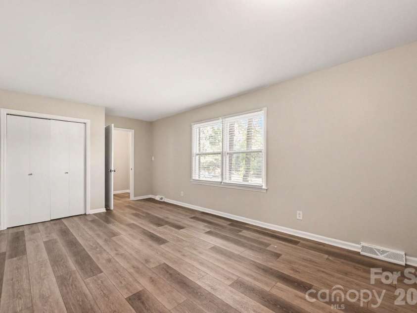 6915 Idlewild Road, Charlotte, NC 28212.  MLS# CAR4411027, YatesRealty ID 41490. 
