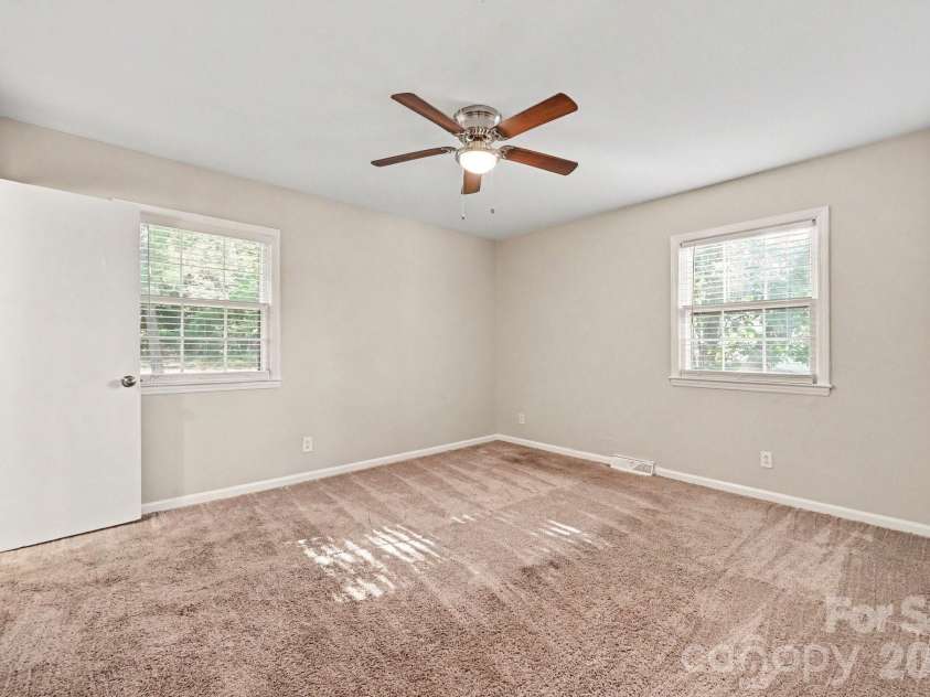 6915 Idlewild Road, Charlotte, NC 28212.  MLS# CAR4411027, YatesRealty ID 41490. 