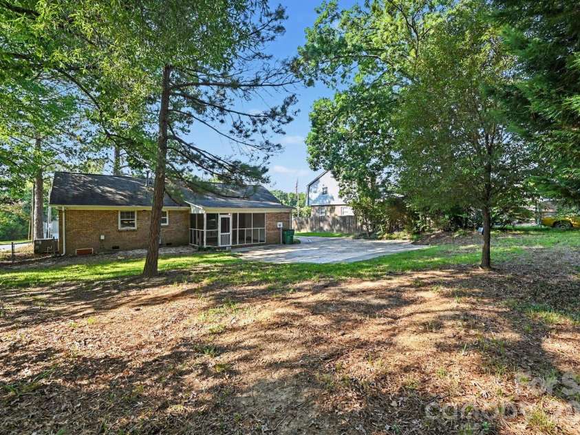 6915 Idlewild Road, Charlotte, NC 28212.  MLS# CAR4411027, YatesRealty ID 41490. 
