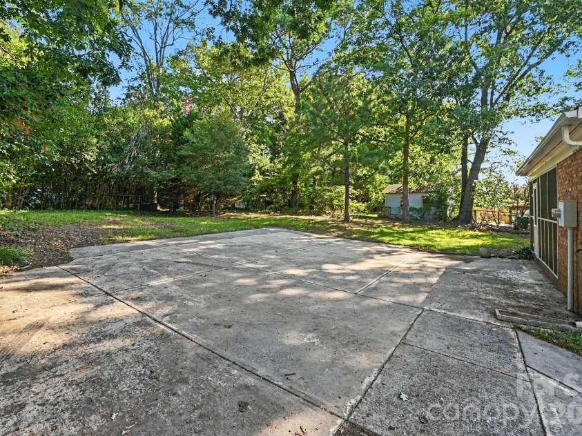 6915 Idlewild Road, Charlotte, NC 28212.  MLS# CAR4411027, YatesRealty ID 41490. 