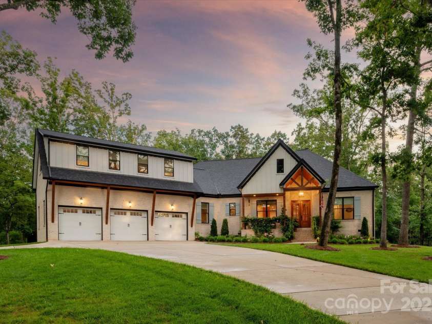 2705 Ski Trail Lane, Waxhaw, NC 28173.  MLS# CAR4272546, YatesRealty ID 41493. 