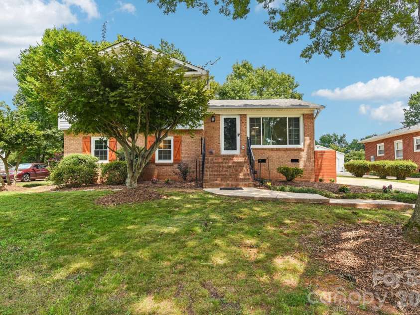 318 Red Roan Place, Charlotte, NC 28215.  MLS# CAR4411802, YatesRealty ID 41495. 