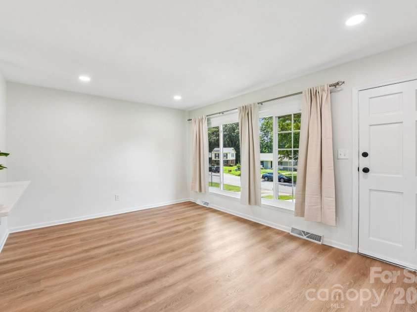 318 Red Roan Place, Charlotte, NC 28215.  MLS# CAR4411802, YatesRealty ID 41495. 