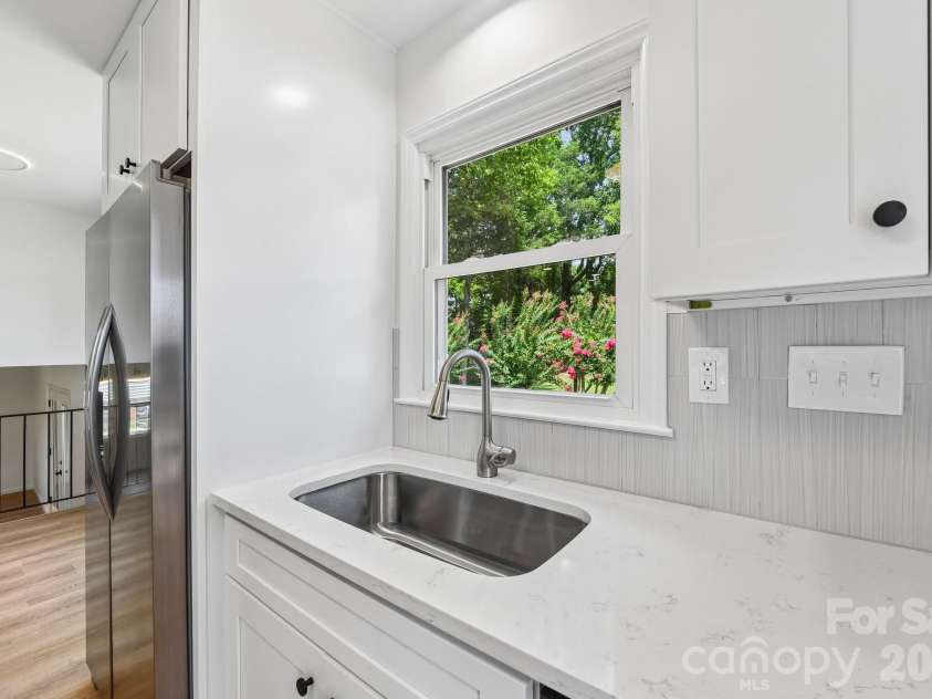 318 Red Roan Place, Charlotte, NC 28215.  MLS# CAR4411802, YatesRealty ID 41495. 