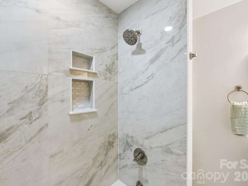 318 Red Roan Place, Charlotte, NC 28215.  MLS# CAR4411802, YatesRealty ID 41495. 