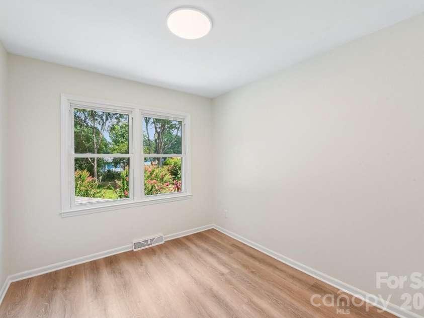 318 Red Roan Place, Charlotte, NC 28215.  MLS# CAR4411802, YatesRealty ID 41495. 