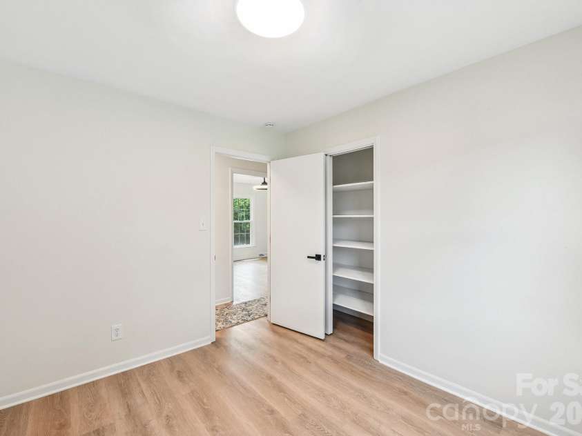 318 Red Roan Place, Charlotte, NC 28215.  MLS# CAR4411802, YatesRealty ID 41495. 