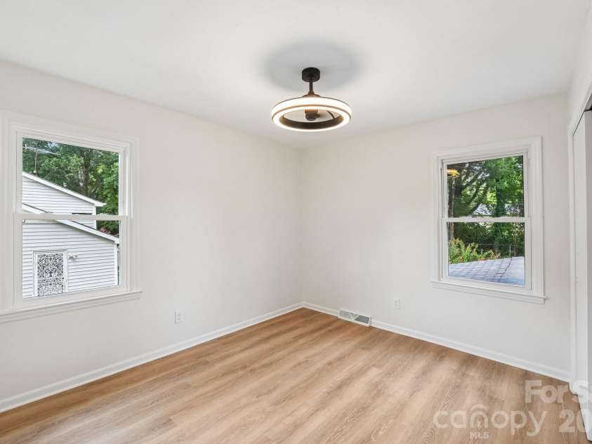 318 Red Roan Place, Charlotte, NC 28215.  MLS# CAR4411802, YatesRealty ID 41495. 