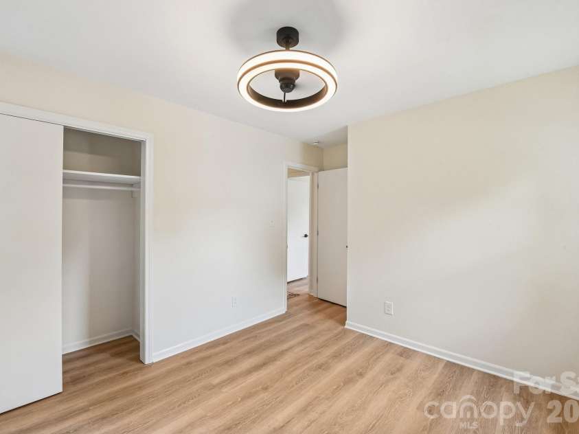 318 Red Roan Place, Charlotte, NC 28215.  MLS# CAR4411802, YatesRealty ID 41495. 
