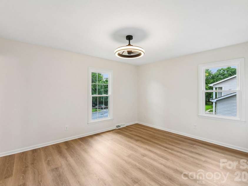 318 Red Roan Place, Charlotte, NC 28215.  MLS# CAR4411802, YatesRealty ID 41495. 