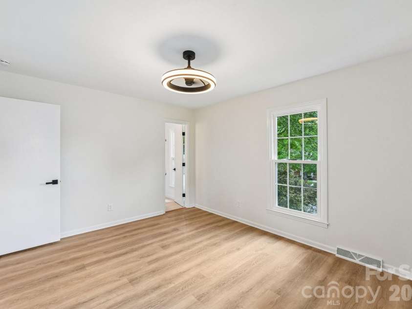 318 Red Roan Place, Charlotte, NC 28215.  MLS# CAR4411802, YatesRealty ID 41495. 