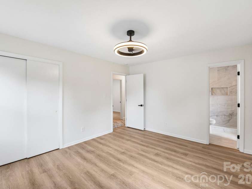 318 Red Roan Place, Charlotte, NC 28215.  MLS# CAR4411802, YatesRealty ID 41495. 