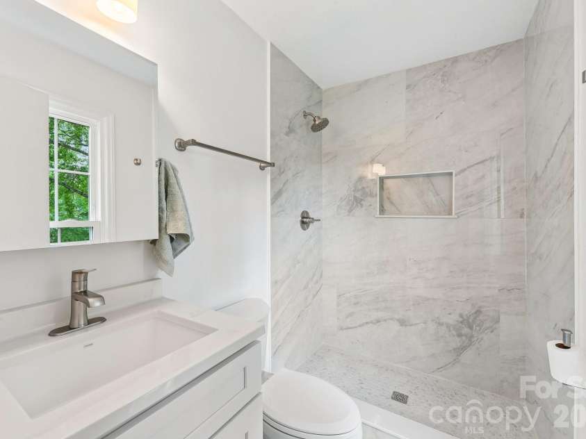 318 Red Roan Place, Charlotte, NC 28215.  MLS# CAR4411802, YatesRealty ID 41495. 