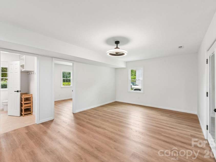 318 Red Roan Place, Charlotte, NC 28215.  MLS# CAR4411802, YatesRealty ID 41495. 