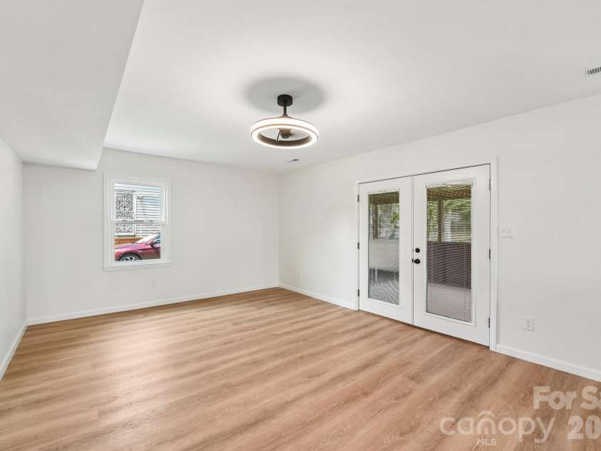 318 Red Roan Place, Charlotte, NC 28215.  MLS# CAR4411802, YatesRealty ID 41495. 