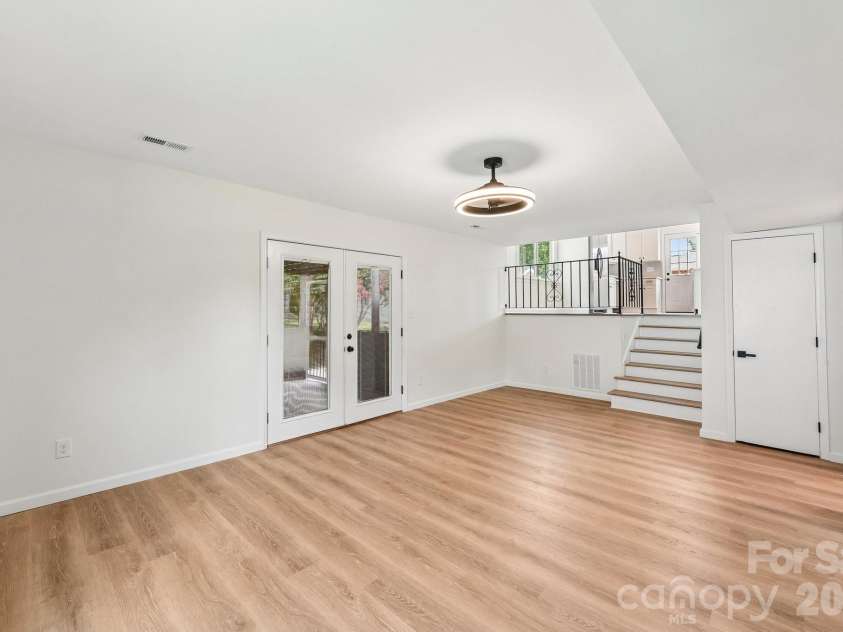 318 Red Roan Place, Charlotte, NC 28215.  MLS# CAR4411802, YatesRealty ID 41495. 