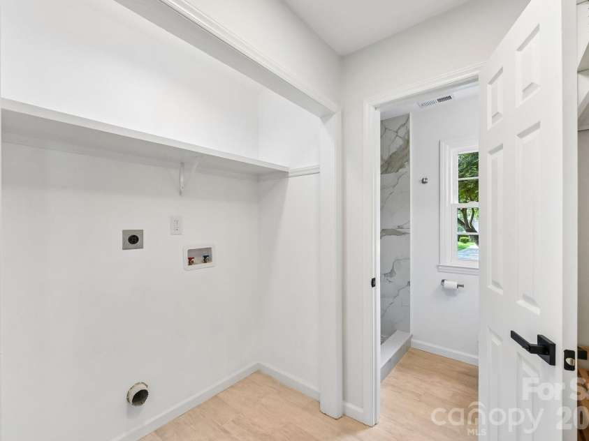 318 Red Roan Place, Charlotte, NC 28215.  MLS# CAR4411802, YatesRealty ID 41495. 