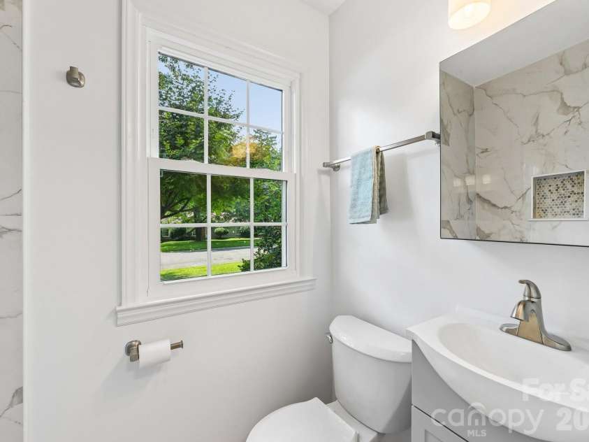 318 Red Roan Place, Charlotte, NC 28215.  MLS# CAR4411802, YatesRealty ID 41495. 