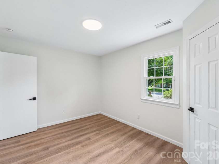 318 Red Roan Place, Charlotte, NC 28215.  MLS# CAR4411802, YatesRealty ID 41495. 