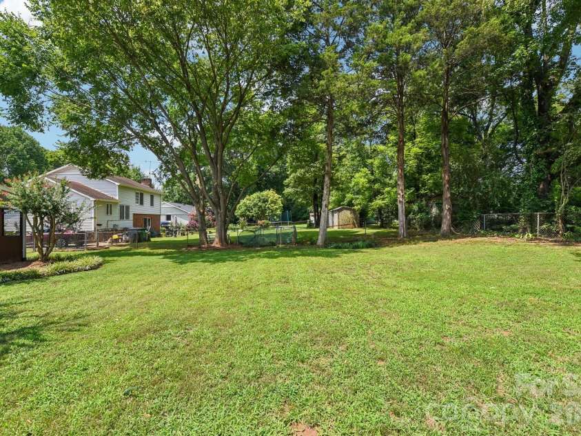 318 Red Roan Place, Charlotte, NC 28215.  MLS# CAR4411802, YatesRealty ID 41495. 