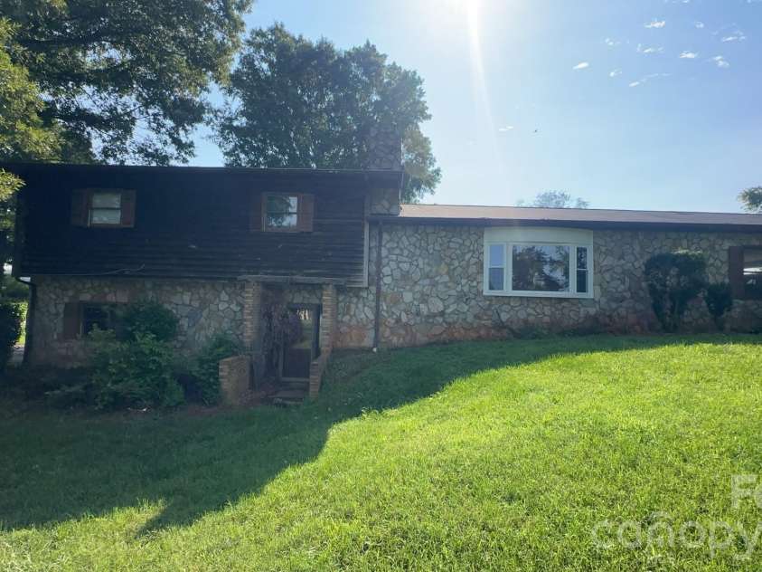 4294 Horseshoe Bend Road, Hudson, NC 28638.  MLS# CAR4411871, YatesRealty ID 41499. 