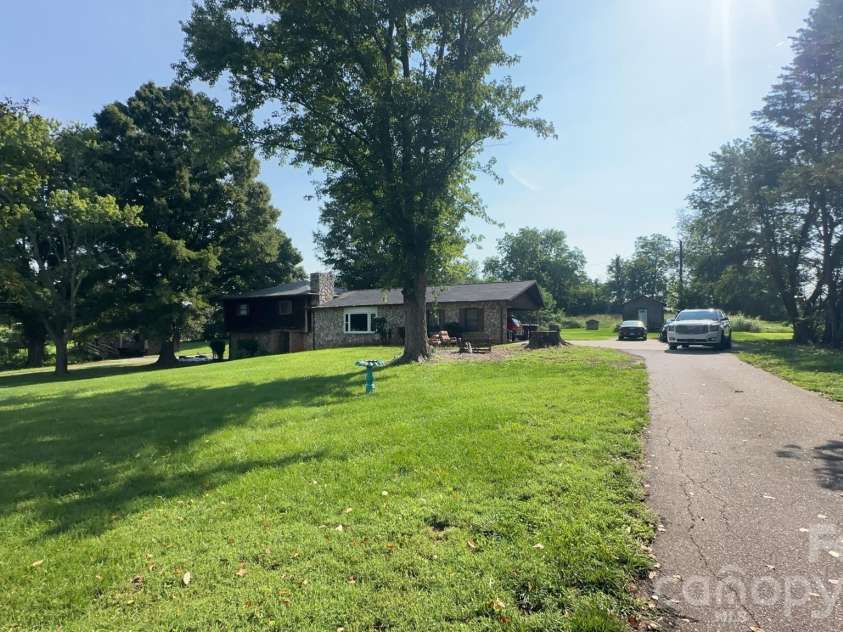 4294 Horseshoe Bend Road, Hudson, NC 28638.  MLS# CAR4411871, YatesRealty ID 41499. 