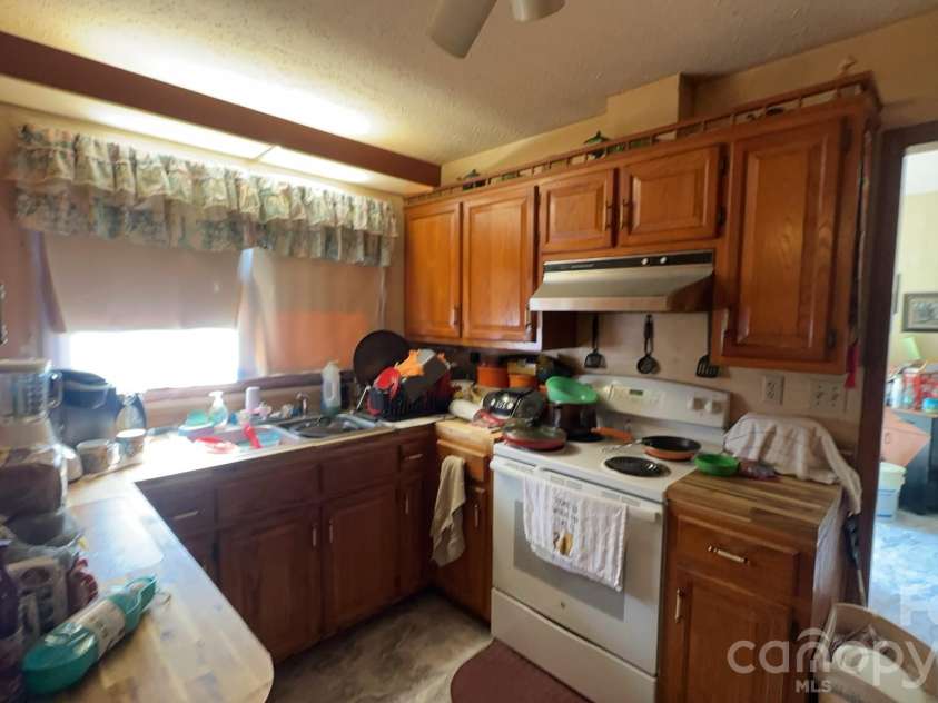 4294 Horseshoe Bend Road, Hudson, NC 28638.  MLS# CAR4411871, YatesRealty ID 41499. 