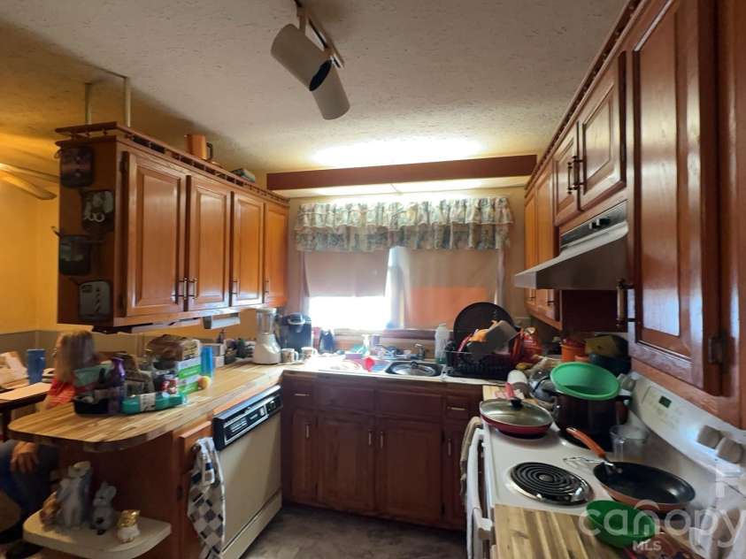 4294 Horseshoe Bend Road, Hudson, NC 28638.  MLS# CAR4411871, YatesRealty ID 41499. 