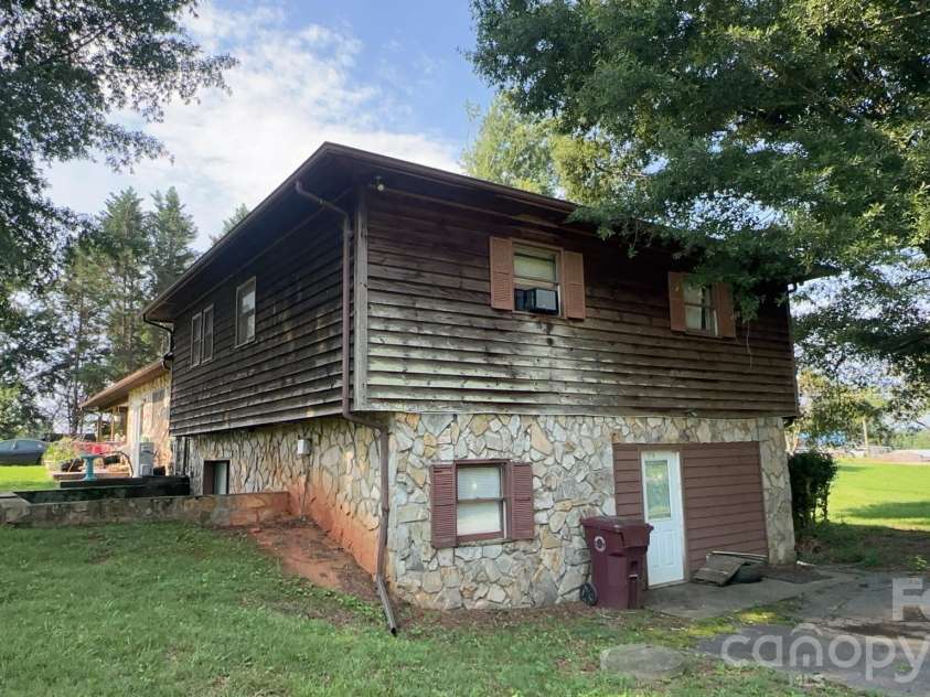4294 Horseshoe Bend Road, Hudson, NC 28638.  MLS# CAR4411871, YatesRealty ID 41499. 