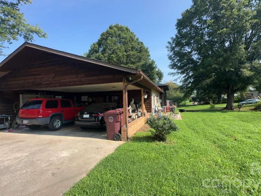 4294 Horseshoe Bend Road, Hudson, NC 28638.  MLS# CAR4411871, YatesRealty ID 41499. 