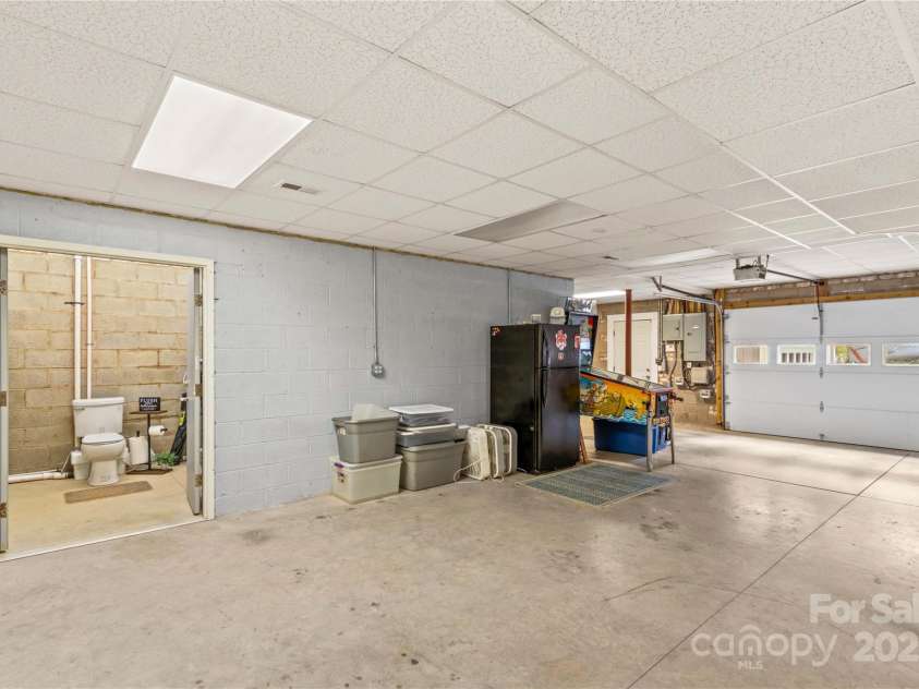 4322 Circle Drive, Claremont, NC 28610.  MLS# CAR4311309, YatesRealty ID 415. 