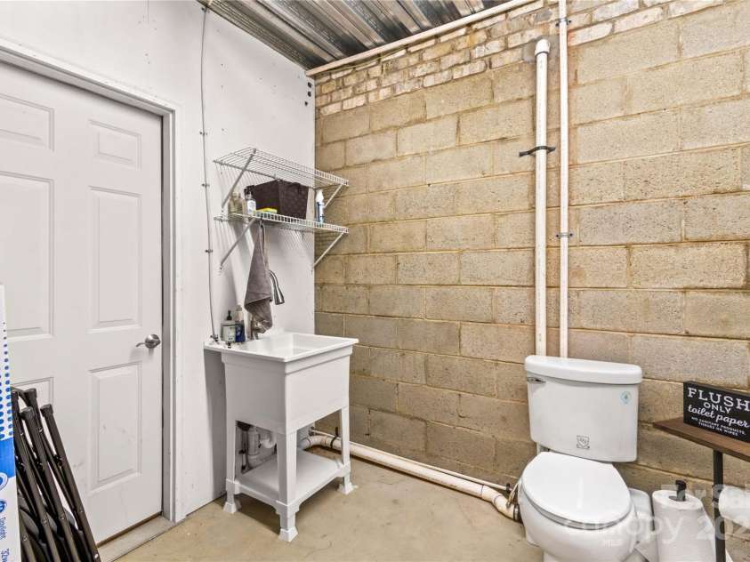 4322 Circle Drive, Claremont, NC 28610.  MLS# CAR4311309, YatesRealty ID 415. 