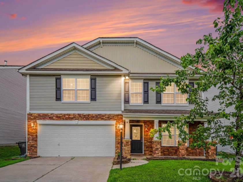 13827 Allison Forest Trail, Charlotte, NC 28278.  MLS# CAR4410675, YatesRealty ID 41500. 