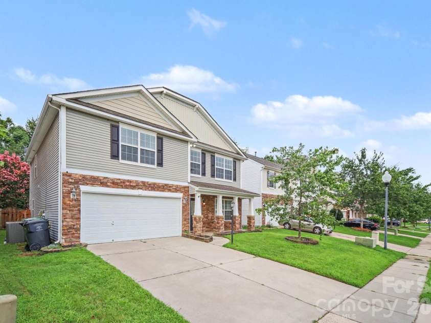 13827 Allison Forest Trail, Charlotte, NC 28278.  MLS# CAR4410675, YatesRealty ID 41500. 