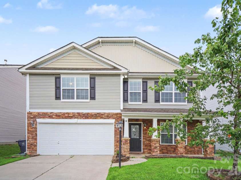 13827 Allison Forest Trail, Charlotte, NC 28278.  MLS# CAR4410675, YatesRealty ID 41500. 